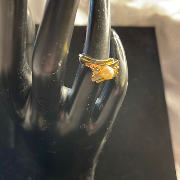 Avon -1989- Vintage Eternal Luster Ring Sz 6 - Picture 1 of 5
